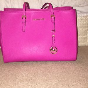 Michael Kors handbag LOOKS BRAND NEW